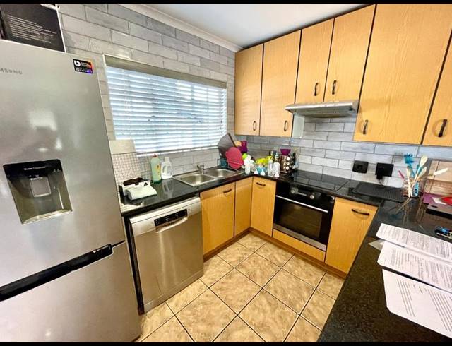 3 BEDROOM TOWNHOUSE FOR SALE IN RANGEVIEW